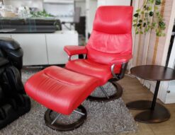 EKONES　エコーネス　エコーネス社　ストレスレスチェア　Stressless　View　ストレスレス　ビュー　ノルウェー　北欧　リクライニングチェア　ロッキングチェア　オットマン付き　パーソナルチェア　ラウンジチェア　1人掛け　ストレスレスビュー　シグニチャーベース　バランスアダプトシステム　ロッキング機能　角度調整　レッド　赤色　差し色　レザー　本革　リサイクルショップ　再良市場　天白　名東　昭和　千種　瑞穂　緑　日進　豊明　東郷　おススメ　オススメ お洒落　オシャレ　中古