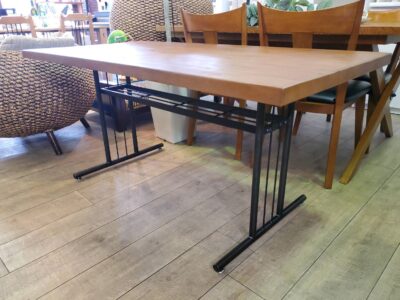 CRASH GATE　CrashGate　クラッシュゲート　Knot antiques　ノットアンティークス　GRIDⅡ　GRITⅡ　グリッド2　グリット2　ダイニングテーブル　リビングダイニングテーブル　LDテーブル　テーブル　ロータイプ　古材　アイアン脚　ブラックアイアン　異素材ミックス　異素材MIX　インダストリアル　男前　メンズライク　無骨　カフェ風　ヴィンテージ風　ビンテージ風　あめ色　リサイクル　最良市場　天白区　名東区　昭和区　千種区　瑞穂区　緑区　日進市　豊明市　東郷町　買取　出張買取　高価買取　販売　お値打ち　特価　1点物　1点モノ　早い者勝ち　おすすめ　おしゃれ　中古品