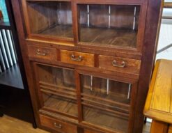 水屋箪笥　茶箪笥　アンティーク　ヴィンテージ　ビンテージ　飾り棚　食器棚　ガラス戸棚　大正ロマン　昭和レトロ　レトロ　木製　サイドボード　古家具　たんす　たんす　経年変化　個性的　唯一無二　和室　和家具　　リサイクルショップ　再良市場　天白　名東　昭和　千種　瑞穂　緑　日進　豊明　東郷　おススメ　オススメ お洒落　オシャレ　中古