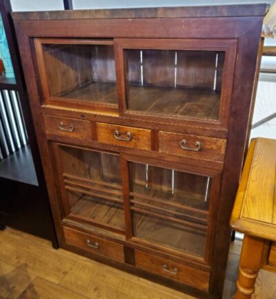 水屋箪笥　茶箪笥　アンティーク　ヴィンテージ　ビンテージ　飾り棚　食器棚　ガラス戸棚　大正ロマン　昭和レトロ　レトロ　木製　サイドボード　古家具　たんす　たんす　経年変化　個性的　唯一無二　和室　和家具　　リサイクルショップ　再良市場　天白　名東　昭和　千種　瑞穂　緑　日進　豊明　東郷　おススメ　オススメ お洒落　オシャレ　中古