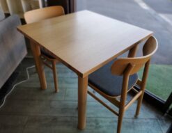 MUJI　無印良品　無印　ダイニング3点セット　ダイニングセット　2人掛け　2人用　ダイニング　オーク材　天然木　突板　シンプルデザイン　リサイクルショップ　再良市場　天白　名東　昭和　千種　瑞穂　緑　日進　豊明　東郷　おススメ　オススメ お洒落　オシャレ　中古　美品