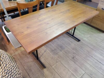 CRASH GATE　CrashGate　クラッシュゲート　Knot antiques　ノットアンティークス　GRIDⅡ　GRITⅡ　グリッド2　グリット2　ダイニングテーブル　リビングダイニングテーブル　LDテーブル　テーブル　ロータイプ　古材　アイアン脚　ブラックアイアン　異素材ミックス　異素材MIX　インダストリアル　男前　メンズライク　無骨　カフェ風　ヴィンテージ風　ビンテージ風　あめ色　リサイクルショップ　再良市場　天白　名東　昭和　千種　瑞穂　緑　日進　豊明　東郷　おススメ　オススメ お洒落　オシャレ　中古