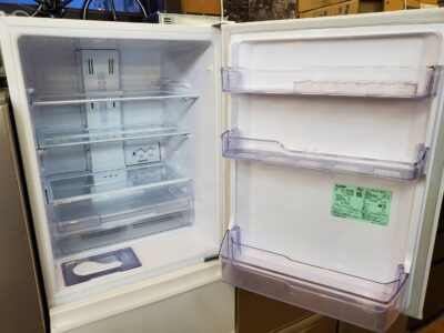 MITSUBISHI 三菱 三菱電機 330L 3ドア 冷蔵庫 冷凍冷蔵庫 2024年製 高年式 MR-C33J パールホワイト ホワイト 右開き 片開き 2段チルド ガラスシェルフ ビッグフリーザー ファン式 コンパクト スリム 自動製氷 野菜室真ん中 大容量冷凍室 静音 リサイクル 最良市場 天白区 名東区 昭和区 千種区 瑞穂区 緑区 日進市 豊明市 東郷町 買取 出張買取 高価買取 販売 お値打ち 特価 1点物 1点モノ 早い者勝ち おすすめ 中古品