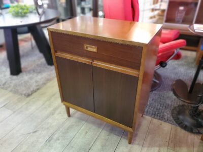 karimoku　カリモク家具　カリモク60+　カリモクロクマルプラス　ロクマルプラス　キャビネット　ロータイプ　E36257　高脚　上げ脚　ムテニエ　突板　窓下　窓辺　アンティーク調　和モダン　レトロ　リビング収納　キッチン収納　サイドボード　コンパクト　ウォールナットカラー　リサイクルショップ　再良市場　天白　名東　昭和　千種　瑞穂　緑　日進　豊明　東郷　おススメ　オススメ お洒落　オシャレ　中古