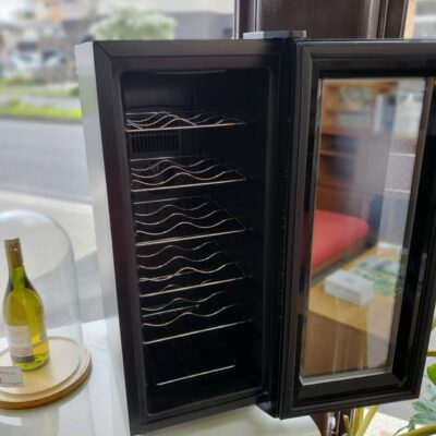 Lefier　ルフィエール　ワインセラー　ワインクーラー　12本収納　ペルチェ式　ペルチェ方式　LW-S12　小型　コンパクト　家庭用　スリム　シンプル　PELTIERシリーズ　ワイヤー棚　エコ　軽量　　　リサイクル　最良市場　天白区　名東区　昭和区　千種区　瑞穂区　緑区　日進市　豊明市　東郷町　買取　出張買取　高価買取　販売　お値打ち　特価　1点物　1点モノ　早い者勝ち　おすすめ　おしゃれ　中古品