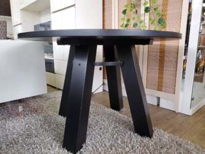 source　ソース　PURO　プーロ　サークルダイニングテーブル　ラウンドテーブル　円形テーブル　丸テーブル　カフェテーブル　円形ダイニング　ブラック　モダン　シンプル　木製　ベリーゼ浮く材　オフィス　ミーティングテーブル　ミーティングスペース　重厚　リサイクル　最良市場　天白区　名東区　昭和区　千種区　瑞穂区　緑区　日進市　豊明市　東郷町　買取　出張買取　高価買取　販売　お値打ち　特価　1点物　1点モノ　早い者勝ち　おすすめ　おしゃれ　中古品　中古美品　キレイ