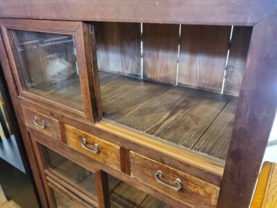 水屋箪笥　茶箪笥　アンティーク　ヴィンテージ　ビンテージ　飾り棚　食器棚　ガラス戸棚　大正ロマン　昭和レトロ　レトロ　木製　サイドボード　古家具　たんす　たんす　経年変化　個性的　唯一無二　和室　和家具　リサイクル　最良市場　天白区　名東区　昭和区　千種区　瑞穂区　緑区　日進市　豊明市　東郷町　買取　出張買取　高価買取　販売　お値打ち　特価　1点物　1点モノ　早い者勝ち　おすすめ　おしゃれ　中古品