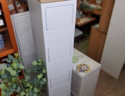 タワー型ダストボックス　ゴミ箱　ごみ箱　ダストボックス　タワー型　スリム　コンパクト　縦長　省スペース　4分別タイプ　1枚扉　キャスター付き　　リサイクルショップ　再良市場　天白　名東　昭和　千種　瑞穂　緑　日進　豊明　東郷　おススメ　オススメ お洒落　オシャレ　中古