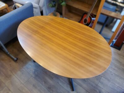 ACTUS　アクタス　OWN　オウンシリーズ　ビッグサイドテーブル　リビングダイニングテーブル　ロータイプ　リビングテーブル　2本脚　卵型　たまご型　ラウンド型　だ円　楕円形　アシンメトリー　作業台　スチール脚　スチールレッグ　 リサイクル　最良市場　天白区　名東区　昭和区　千種区　瑞穂区　緑区　日進市　豊明市　東郷町　買取　出張買取　高価買取　販売　お値打ち　特価　1点物　1点モノ　早い者勝ち　おすすめ　おしゃれ　中古品