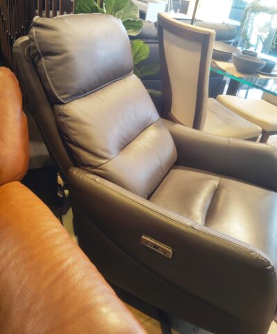 NITORI LE01 ダークブラウン レザー USBポート 2モーター ハイバック 電動リクライニングパーソナルチェア 5