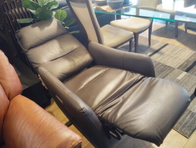 NITORI LE01 ダークブラウン レザー USBポート 2モーター ハイバック 電動リクライニングパーソナルチェア 6