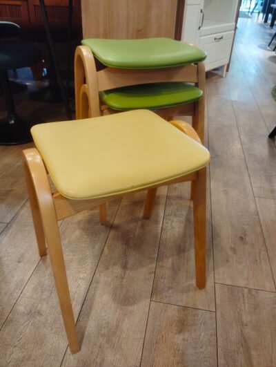 秋田木工 AA-FC202 イエロー ライトグリーン 軽量 スタッキング可能 スタッキングスツール 1