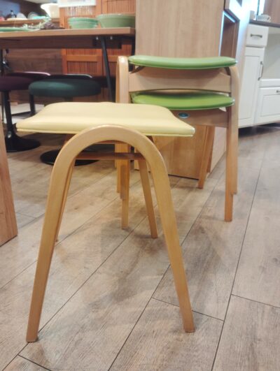 秋田木工 AA-FC202 イエロー ライトグリーン 軽量 スタッキング可能 スタッキングスツール 2