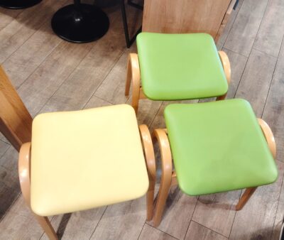 秋田木工 AA-FC202 イエロー ライトグリーン 軽量 スタッキング可能 スタッキングスツール 3