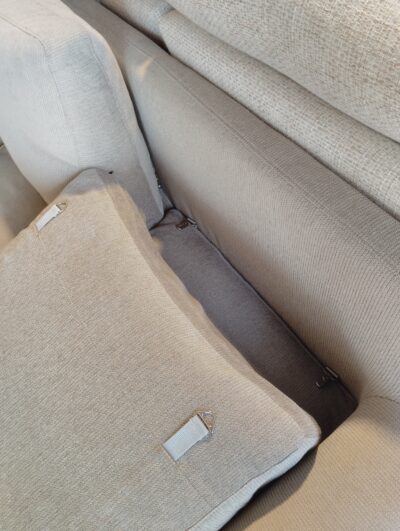 NOYES New SUGER Hi-Back Modern ベージュ系 脚付き フェザークッション 2シーターソファ 2