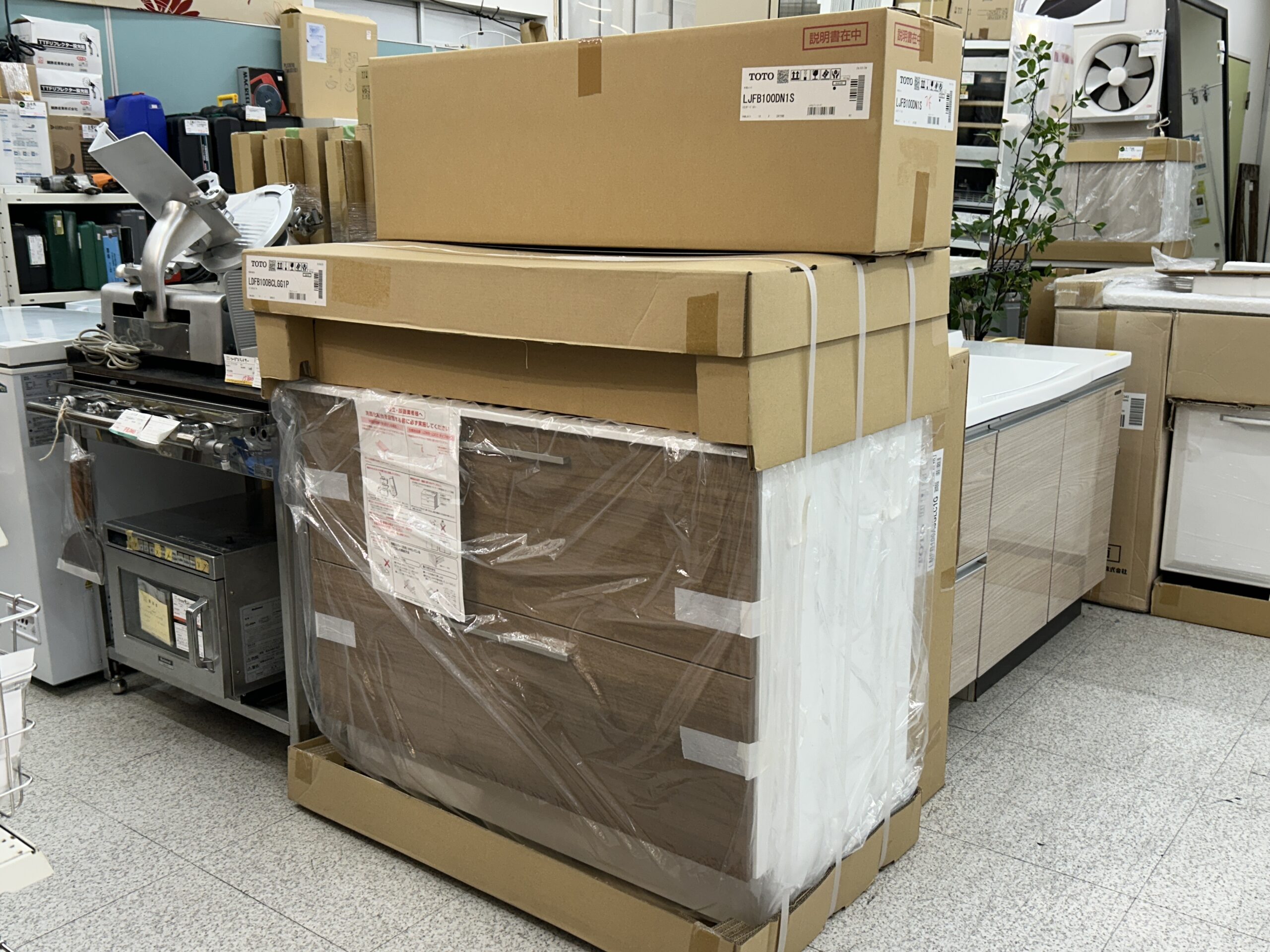 新品】TOTO 洗面化粧台 オクターブ 間口1000mm 買取しました！ 26年4月