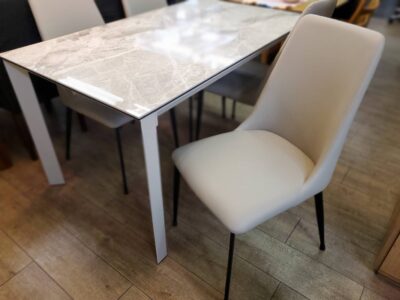 モデルルーム展示品　モデルルーム　展示品　　セラミックダイニング　セラミック天板　ダイニング5点セット　4人掛け　4人用　ダイニングセット　食卓テーブルセット　スチール脚　アスティ　アーバンホワイト　グレー系　グレーカラー　耐熱　耐汚性　耐摩耗性　　耐久性　耐紫外線　ダイニングチェア　アームレスチェア　ミドルバック　大理石調　石目柄　モダン　スタイリッシュ　リサイクル　最良市場　天白区　名東区　昭和区　千種区　瑞穂区　緑区　日進市　豊明市　東郷町　買取　出張買取　高価買取　販売　お値打ち　特価　1点物　1点モノ　早い者勝ち　おすすめ　おしゃれ　中古品　中古美品　キレイ