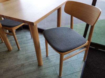 MUJI　無印良品　無印　ダイニング3点セット　ダイニングセット　2人掛け　2人用　ダイニング　オーク材　天然木　突板　シンプルデザイン　
リサイクル　最良市場　天白区　名東区　昭和区　千種区　瑞穂区　緑区　日進市　豊明市　東郷町　買取　出張買取　高価買取　販売　お値打ち　特価　1点物　1点モノ　早い者勝ち　おすすめ　おしゃれ　中古品　中古美品　キレイ