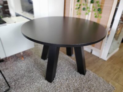 source　ソース　PURO　プーロ　サークルダイニングテーブル　ラウンドテーブル　円形テーブル　丸テーブル　カフェテーブル　円形ダイニング　ブラック　モダン　シンプル　木製　ベリーゼ浮く材　オフィス　ミーティングテーブル　ミーティングスペース　重厚　リサイクルショップ　再良市場　天白　名東　昭和　千種　瑞穂　緑　日進　豊明　東郷　おススメ　オススメ お洒落　オシャレ　中古　美品
