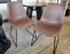 モデルルーム展示品　モデルルーム　展示品　a.depeche　アデペシュ　ア・デペシュ　PUNISHchair　PUNISH　パニッシュ　ブラックスチール脚　ブラック脚　スチール脚　ウレタン　モダン　アジャスター付き　ライトブラウン　デスクチェア　ダイニングチェア　チェア　椅子　極美品　リサイクルショップ　再良市場　天白　名東　昭和　千種　瑞穂　緑　日進　豊明　東郷　おススメ　オススメ お洒落　オシャレ　中古　美品