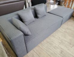 モデルルーム展示品　CHERRY　チェリー　桜屋工業　HOMEDAY　片アームソファ　右肘ソファ　2シーター　2人掛け　ソファ　オットマン付き　足置き付き　スツール付き　グレー　スクエアデザイン　クッション付き　カウチソファ　モデルルーム品　展示品　リサイクルショップ　再良市場　天白　名東　昭和　千種　瑞穂　緑　日進　豊明　東郷　おススメ　オススメ お洒落　オシャレ　中古　美品