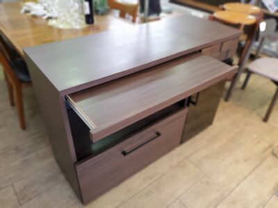GART　ガルト　COLK　コルクシリーズ　キッチンカウンター　カウンター　キッチン収納　食器棚　日本製　レンジ台　レンジボード　大川家具　ダークブラウン　木目　アイアン取っ手　インダストリアル　シンプル　モダン　リサイクル　最良市場　天白区　名東区　昭和区　千種区　瑞穂区　緑区　日進市　豊明市　東郷町　買取　出張買取　高価買取　販売　お値打ち　特価　1点物　1点モノ　早い者勝ち　おすすめ　おしゃれ　中古品