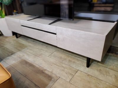 モデルルーム展示品　モデルルーム品　展示品　テレビボード　テレビ台　TVボード　TV台　ローボード　AVボード　メラミン化粧仕上げ　モダン　ストーン調　石目調　石目柄　TROLL　トロール　株式会社平成　HEISEI　リサイクルショップ　再良市場　天白　名東　昭和　千種　瑞穂　緑　日進　豊明　東郷　おススメ　オススメ お洒落　オシャレ　中古　美品
