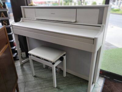 Roland　ローランド　電子ピアノ　デジタルピアノ　2020年製　LX705　LXシリーズ　　ハイスタンダードモデル　4代目　PHA-50鍵盤　88鍵盤　象牙調白鍵　黒檀調黒鍵　アップライトピアノ風　弾きごたえ抜群　椅子付き　高低自在椅子　チェア　レッスン　本格派　フラッグシップライン　リサイクルショップ　再良市場　天白　名東　昭和　千種　瑞穂　緑　日進　豊明　東郷　おススメ　オススメ お洒落　オシャレ　中古