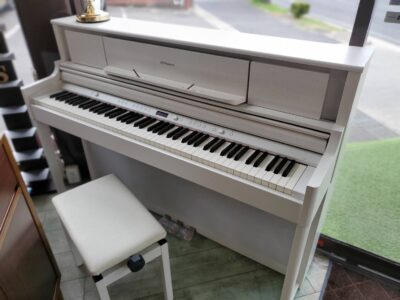 Roland　ローランド　電子ピアノ　デジタルピアノ　2020年製　LX705　LXシリーズ　　ハイスタンダードモデル　4代目　PHA-50鍵盤　88鍵盤　象牙調白鍵　黒檀調黒鍵　アップライトピアノ風　弾きごたえ抜群　椅子付き　高低自在椅子　チェア　レッスン　本格派　フラッグシップライン　リサイクル　最良市場　天白区　名東区　昭和区　千種区　瑞穂区　緑区　日進市　豊明市　東郷町　買取　出張買取　高価買取　販売　お値打ち　特価　1点物　1点モノ　早い者勝ち　おすすめ　おしゃれ　中古品