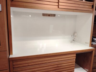 河口家具 国産 ナチュラル ホワイト モイス モダン 非透過性ガラス キッチンボード 3