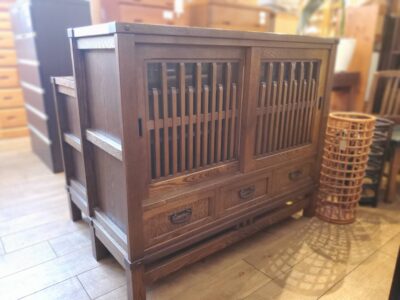 大江戸風　サイドボード　大江戸家具　和家具　和箪笥　キャビネット　収納　リビング収納　古風　框デザイン　和風　和モダン　レトロ　レトロモダン　古民家風　アンティーク風　ヴィンテージ　工芸家具　格子戸　リサイクルショップ　再良市場　天白　名東　昭和　千種　瑞穂　緑　日進　豊明　東郷　おススメ　オススメ お洒落　オシャレ　中古