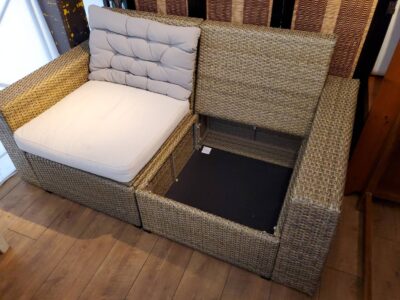 IKEA　イケア　SOLLERON　ソッレローン　2シーター　2人掛け　ソファ　ガーデンソファ　ラタン風ソファ　プラスチックラタン　モジュール式　セパレート　南国　リゾート風　アジアンテイスト　収納付き　クッション付き　合成樹脂　屋外　屋内　カバーリング　リサイクル　最良市場　天白区　名東区　昭和区　千種区　瑞穂区　緑区　日進市　豊明市　東郷町　買取　出張買取　高価買取　販売　お値打ち　特価　1点物　1点モノ　早い者勝ち　おすすめ　おしゃれ　中古品