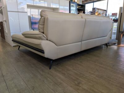 カウチソファ　コーナーソファ　L字ソファ　レザーソファ　本革使用　本革カウチソファ　　左カウチ　ハイバック　ポケットコイル　ベージュ　ブラック脚　硬め　ロボット掃除機対応　モダン　スタイリッシュ　かっこいい　ナチュラル　リサイクル　最良市場　天白区　名東区　昭和区　千種区　瑞穂区　緑区　日進市　豊明市　東郷町　買取　出張買取　高価買取　販売　お値打ち　特価　1点物　1点モノ　早い者勝ち　おすすめ　おしゃれ　中古品