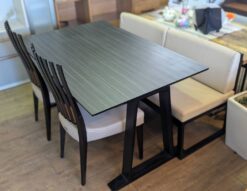 karimoku　カリモク　カリモク家具　ベンチダイニング4点セット　　ベンチダイニング　ダイニングセット　ダイニング4点セット　4人掛け　4人用　低め　ソファダイニング　食卓テーブル　ダイニングテーブル　ダイニングチェア　ベンチ　ソファベンチ　ダークグレー　グレー系　アーバンブラック　メラミン化粧板　メラミン素材　メラミン天板　格子デザイン　モダン　和モダン　CS63　CA39　DA4980　高級　ダイニング　リビングダイニング　リサイクルショップ　再良市場　天白　名東　昭和　千種　瑞穂　緑　日進　豊明　東郷　おススメ　オススメ お洒落　オシャレ　中古