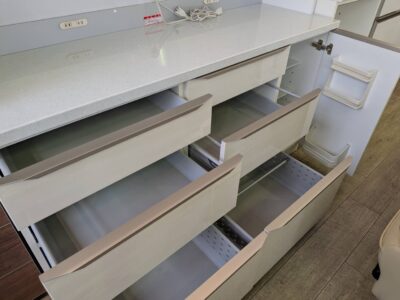 TAKAHASHI 高橋木工所 レンジボード 食器棚 キッチンボード 食器収納 キッチン収納 壁面収納 ブルーモーション ソフトクローズ 石目柄 大理石調 大容量 たっぷり収納 フルオープンレール くもりガラス すりガラス リサイクル 最良市場 天白区 名東区 昭和区 千種区 瑞穂区 緑区 日進市 豊明市 東郷町 買取 出張買取 高価買取 販売 お値打ち 特価 1点物 1点モノ 早い者勝ち おすすめ おしゃれ 中古品
