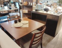 大塚家具(IDC大塚)取り扱い 秋田木工 N-T005 正方形 W85 シネマ2A ダイニング3点セット