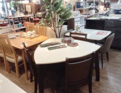 おにぎり型天板 三角形型 ダイニングセット チェア展示品 鏡面仕上げ ホワイト ダイニング4点セット 1