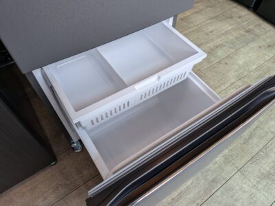Haier ハイアール 286L 3ドア 冷蔵庫 冷凍冷蔵庫 2026年製 高年式 極美品 JR-CV29C 右開き 片開き スリムボディ マットグレー グレーカラー 大容量野菜室 真ん中野菜室 ボトルコーナー フレッシュルーム チルド切り替え Wドアポケット スタイリッシュデザイン リサイクル 最良市場 天白区 名東区 昭和区 千種区 瑞穂区 緑区 日進市 豊明市 東郷町 買取 出張買取 高価買取 販売 お値打ち 特価 1点物 1点モノ 早い者勝ち おすすめ おしゃれ 中古品 中古美品 キレイ