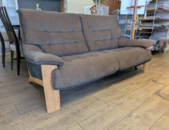 karimoku　カリモク家具　カリモク　UU49モデル　2.5シーターソファ　2.5シーター　2.5人掛け　2人掛け　ワイド2シーター　ソファ　長椅子　2人掛け椅子ロング　布張り　ファブリック　モダン　レトロ　和モダン　ナチュラル　プルートダークグリーン　ハイバックソファ　リサイクルショップ　再良市場　天白　名東　昭和　千種　瑞穂　緑　日進　豊明　東郷　おススメ　オススメ お洒落　オシャレ　中古