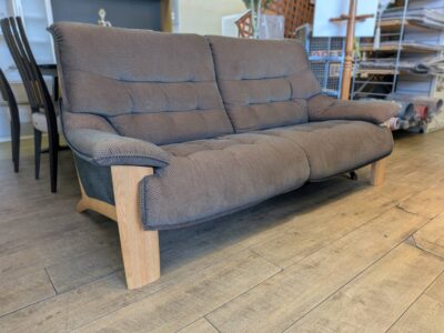 karimoku カリモク家具 カリモク UU49モデル 2.5シーターソファ 2.5シーター 2.5人掛け 2人掛け ワイド2シーター ソファ 長椅子 2人掛け椅子ロング 布張り ファブリック モダン レトロ 和モダン ナチュラル プルートダークグリーン ハイバックソファ リサイクルショップ 再良市場 天白 名東 昭和 千種 瑞穂 緑 日進 豊明 東郷 おススメ オススメ お洒落 オシャレ 中古