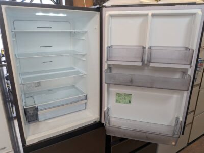 TOSHIBA　東芝　356L　3ドア　冷蔵庫　2025年製　高年式　VEGETA　ベジータ　GR-W36SV　アッシュグレージュ　グレー　ガンメタ　右開き　片開き　速鮮チルド　回答モード　自動製氷　全段ガラス棚　シルバー系　野菜室真ん中　アッシュ　リサイクル　最良市場　天白区　名東区　昭和区　千種区　瑞穂区　緑区　日進市　豊明市　東郷町　買取　出張買取　高価買取　販売　お値打ち　特価　1点物　1点モノ　早い者勝ち　おすすめ　おしゃれ　中古品　中古美品　キレイ