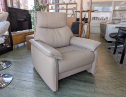 RELAX FORM　RelaxForm　リラックスフォーム　LUCHE　ルーシェ　1シーターソファ　1人掛け　ソファ　ラウンジチェア　　パーソナルチェア　パーソナルソファ　ハイバック　リビングソファ　関家具　LEATHERTEX　レザーテックス　ベージュ　リサイクルショップ　再良市場　天白　名東　昭和　千種　瑞穂　緑　日進　豊明　東郷　おススメ　オススメ お洒落　オシャレ　中古