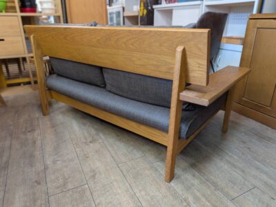 HIDA　飛騨産業　ソファ　ALMO　アルモシリーズ　2シーター　2人掛け　長椅子　キツツキマーク　和モダン　モダン　レトロ　カフェ風　古民家風　ナチュラル　北欧　木製フレーム　クッション付き　リサイクル　最良市場　天白区　名東区　昭和区　千種区　瑞穂区　緑区　日進市　豊明市　東郷町　買取　出張買取　高価買取　販売　お値打ち　特価　1点物　1点モノ　早い者勝ち　おすすめ　おしゃれ　中古品