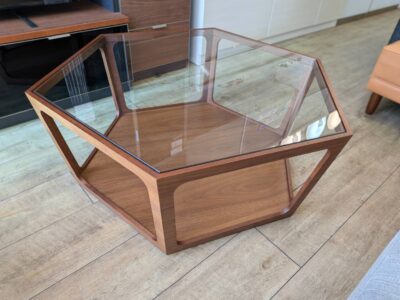 桜屋工業　CHERRY　チェリー　HOMEDAY　ホームデイ　センターテーブル　LT-69　リビングテーブル　ローテーブル　コーヒーテーブル　ガラステーブル　六角形　6角形強化ガラス　ウォールナット　ウォルナット　突板　変形　モダン　インダストリアル　メンズライク　男前　カフェ風　スタイリッシュ　リサイクルショップ　再良市場　天白　名東　昭和　千種　瑞穂　緑　日進　豊明　東郷　おススメ　オススメ お洒落　オシャレ　中古