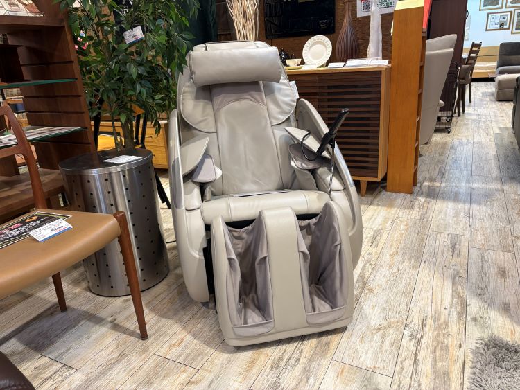 全自動CANウォーマー　中古品　動作確認済み　インテリア　生活家電 中古品】 電動マッサージチェア THRIVE スライヴ CHD-9124 アイボリー