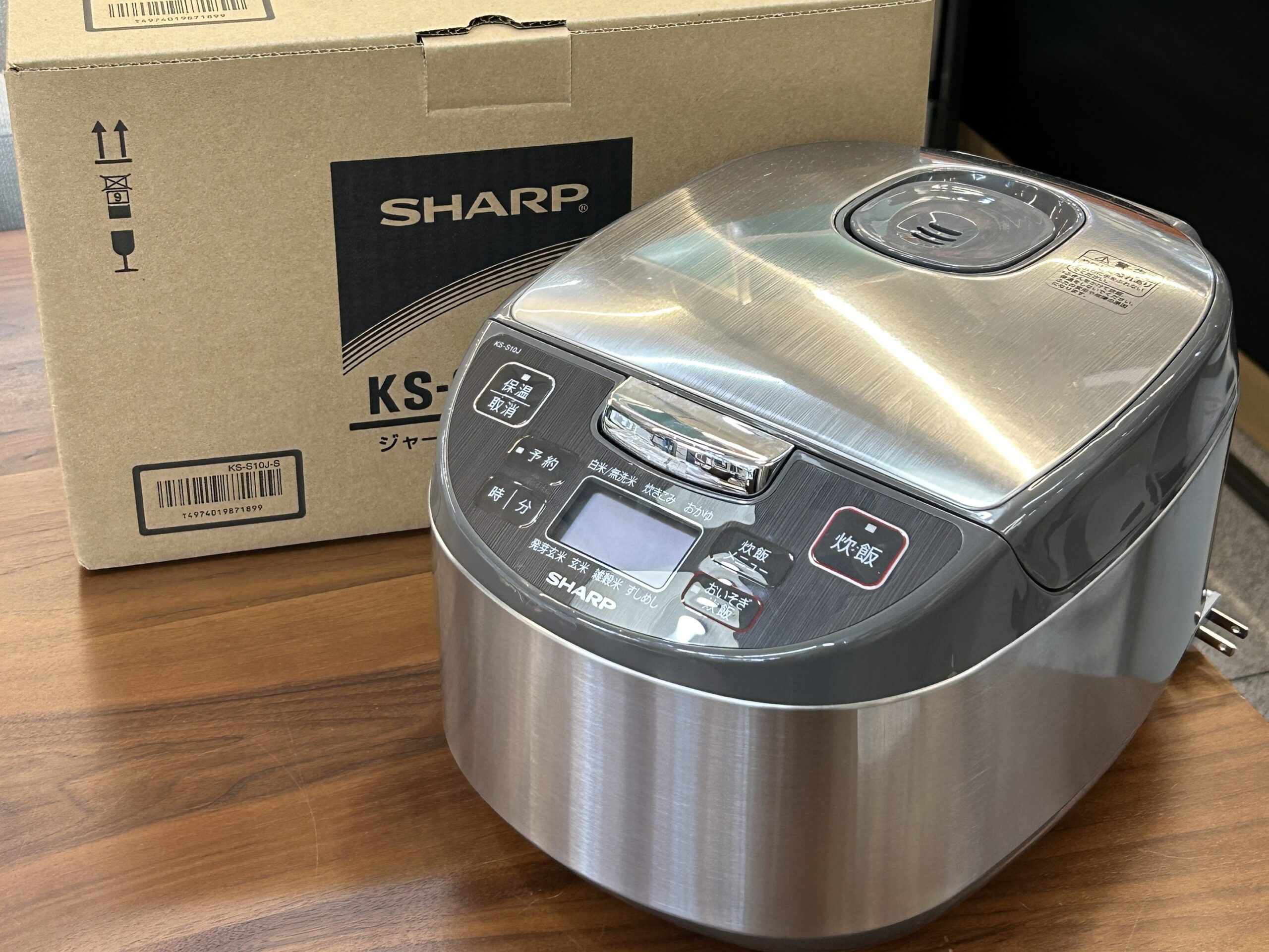 新品 シャープ forty-four 5.5合～5合炊き 炊飯器 買取しました！ 26年