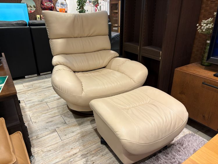 中古品】 カリモク パーソナルソファ オットマン付き ZT68モデル 本革