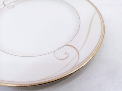Noritake_plate_Golden_Wave_1
