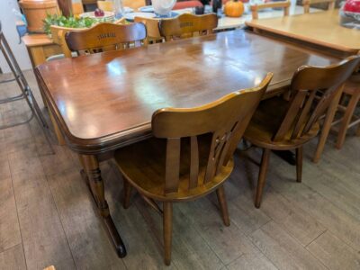 karimoku カリモク COLONIAL コロニアルシリーズ ダイニング5点セット ダイニングセット 4人掛け 4人用 食卓テーブル アンティーク調 ヴィンテージ風 カントリー レトロ 和モダン コロニアルスタイル クラシック スピンドル加工 紡錘形 民芸長 ぼかし塗装 リサイクルショップ 再良市場 天白 名東 昭和 千種 瑞穂 緑 日進 豊明 東郷 おススメ オススメ お洒落 オシャレ 中古