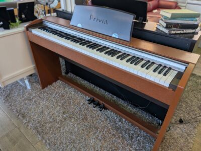 CASIO　カシオ　Privia　プリビア　電子ピアノ　デジタルピアノ　2010年製　PX-730CY　ダークチェリー調　88鍵盤　レッスン機能　デュエット機能　ペダル付き　スタンド一体型　リサイクルショップ　再良市場　天白　名東　昭和　千種　瑞穂　緑　日進　豊明　東郷　おススメ　オススメ お洒落　オシャレ　中古